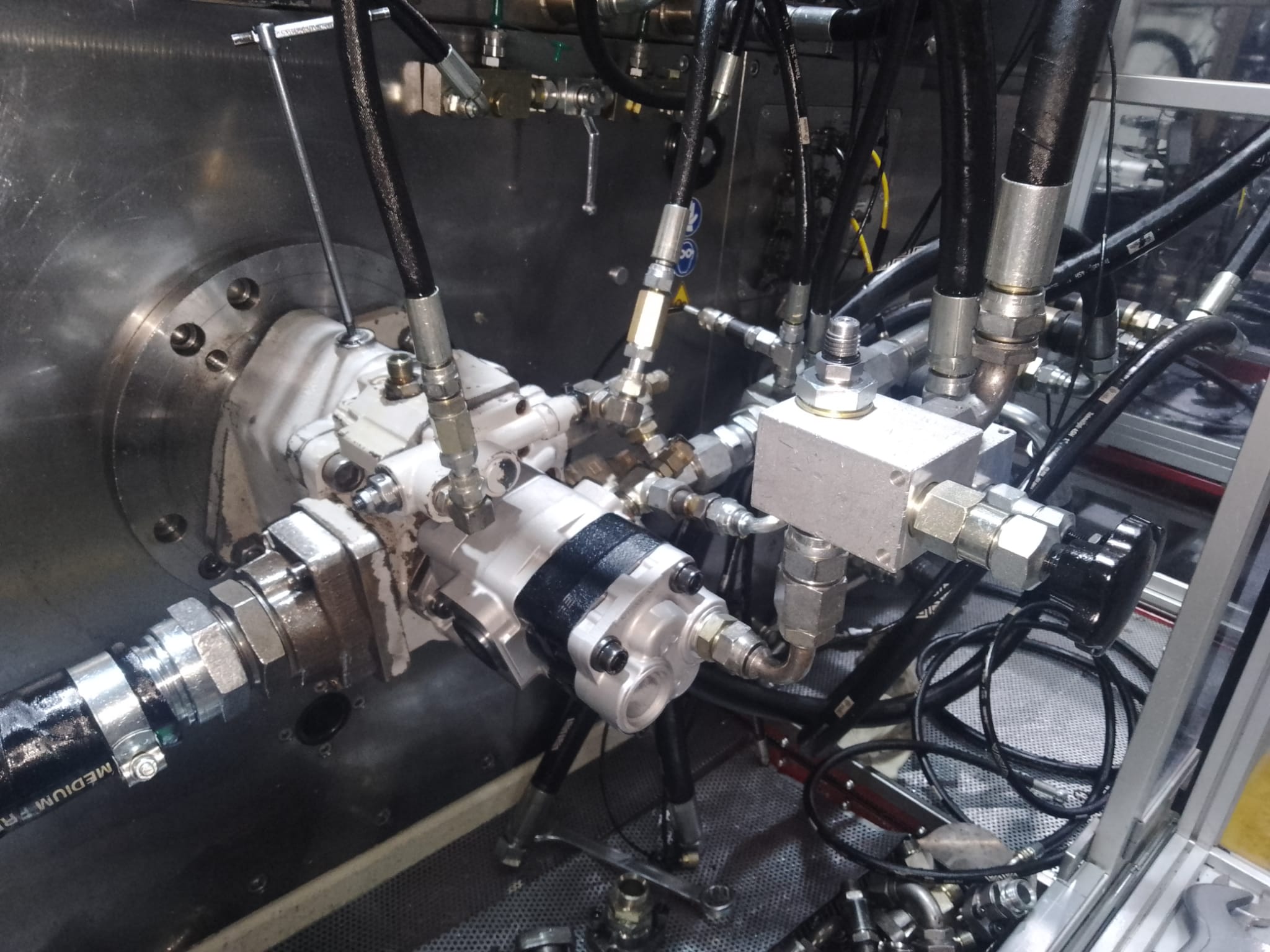 Bomba hidráulica NACHI reparada en el taller de hidráulica móvil de Aliauto