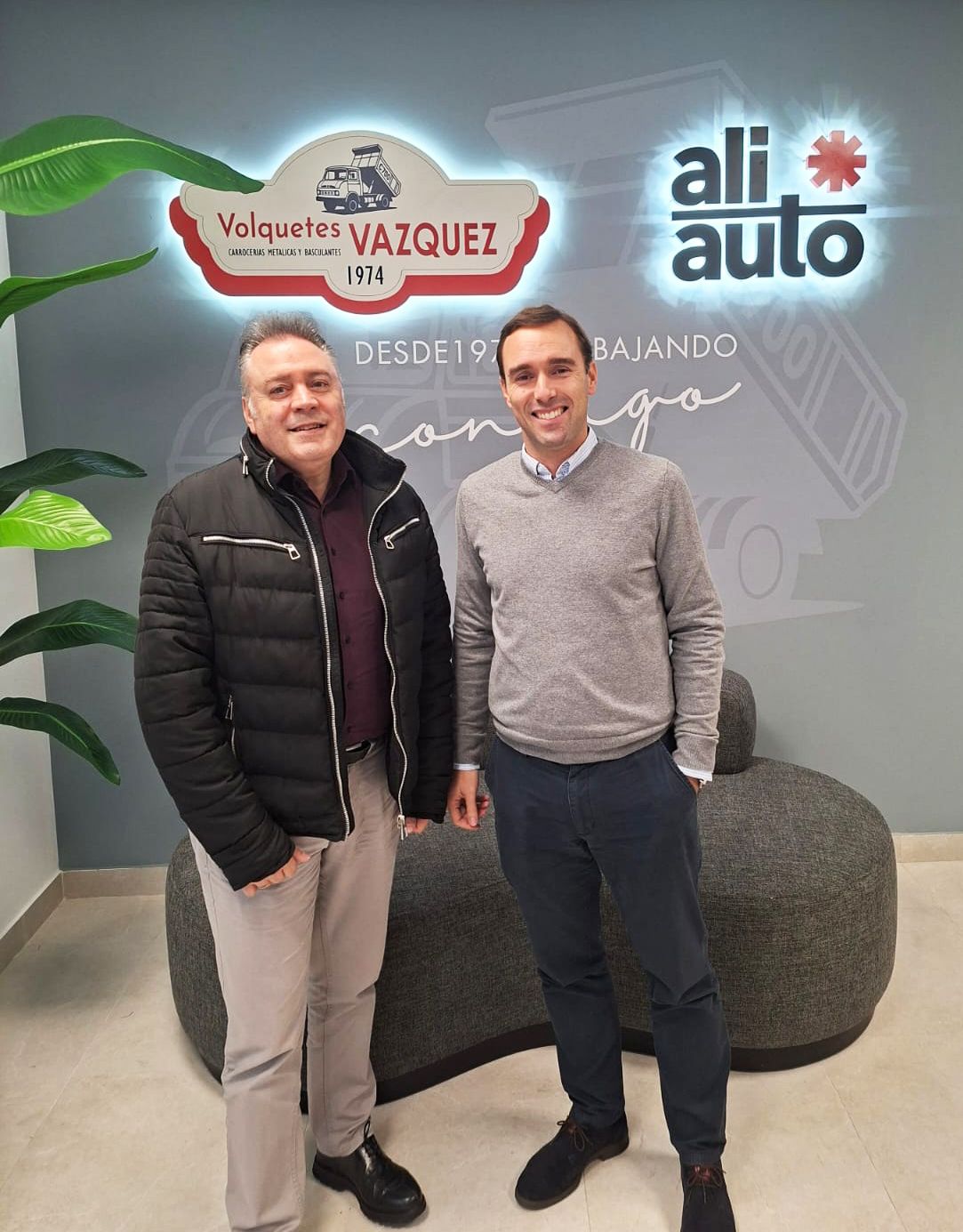 Visita de Pablo Crespo a las instalaciones de Aliauto en Alcalá de Guadaíra